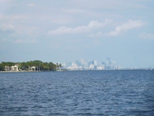 Vue sur Miami depuis la Plage du Matheson Hammock Park - Coral Gables - Miami - Floride