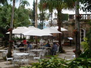 Restaurant dans les jardins de la Villa Vizcaïa - Miami - Floride
