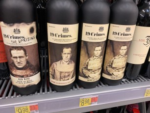 Des "packagings" de bouteilles de vin assez étranges....