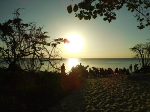 Coucher de soleil sur la plage de Delnor-Wiggins Pass State Park à Naples Floride