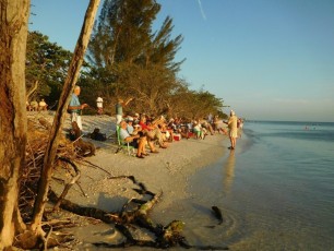 Coucher de soleil sur la plage de Delnor-Wiggins Pass State Park à Naples Floride