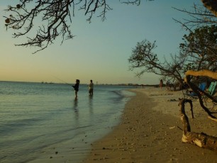 Coucher de soleil sur la plage de Delnor-Wiggins Pass State Park à Naples Floride