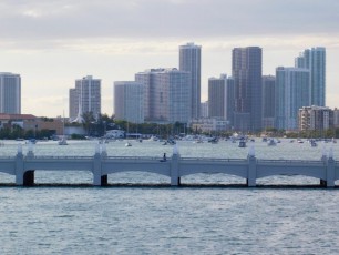 Miami Downtown et Brickell vus de la mer.