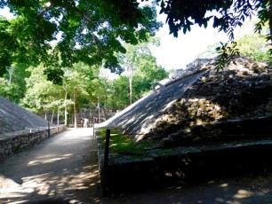 Ruines de la cité maya de Cobá au Mexique.