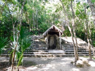 Ruines de la cité maya de Cobá au Mexique.