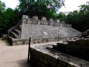 Stade de pelote dans les ruines de la cité maya de Cobá au Mexique.