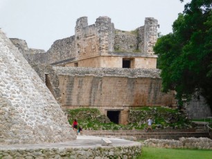 Uxmal-Pyramide-Maya-Yucatan-Mexique-8806