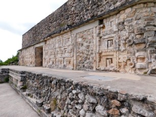 Uxmal-Pyramide-Maya-Yucatan-Mexique-8947