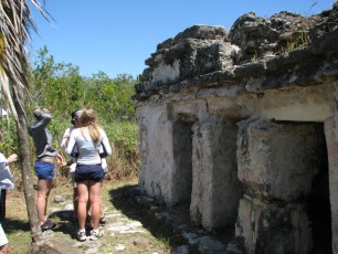 Ruines d'un temple maya dans la réserve de la biosphère Sian Ka'an
