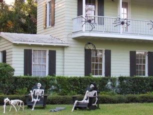 Maison décorée pour Halloween dans le quartier de Victoria Park à Fort Lauderdale (en Floride)