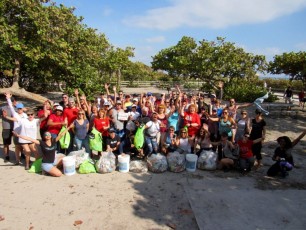 Les Canadiens ont nettoyé la plage de Hollywood (Floride)