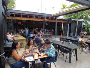 1-800-Lucky : un ensemble avec bar, restaurants et même un disquaire, dans le quartier de Wynwood à Miami
