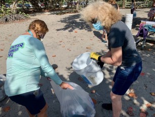 Les Canadiens ont nettoyé la plage de Hollywood en Floride