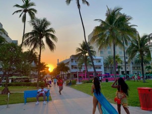Coucher de soleil sur Ocean Drive à South Beach, Miami Beach