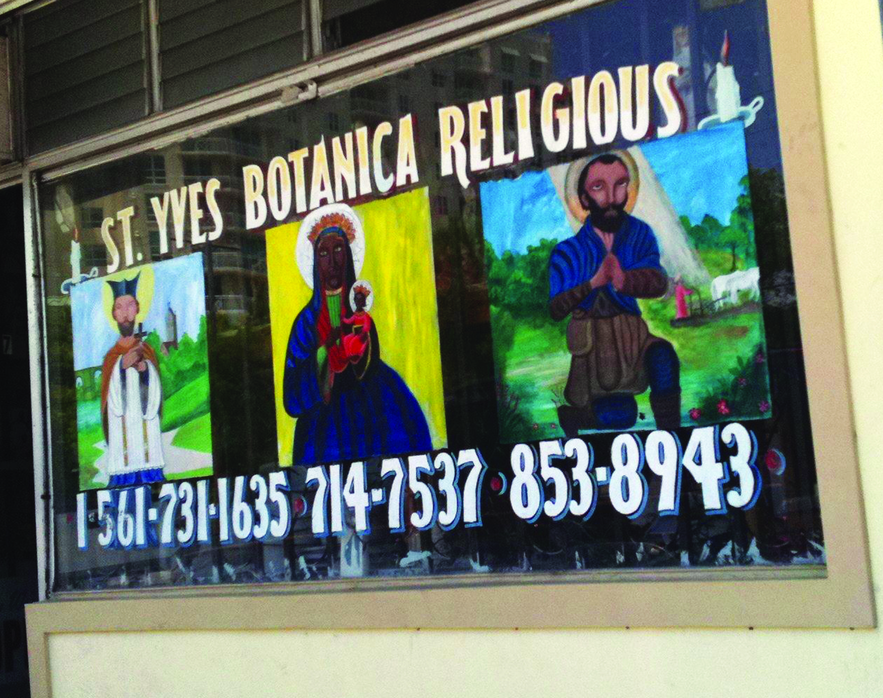 Une botanica à Boynton Beach. En Bretagne, des statues de saint Yves ont longtemps été utilisées pour appeler la mort sur des ennemis. Elles étaient auparavant piquées avec des clous...
