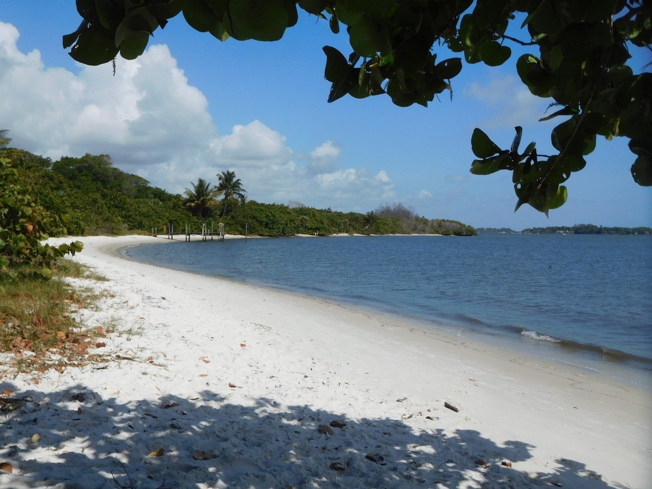 Plage sur l'Indian River à National Wildlife Refuge de Hobe Sound / Floride
