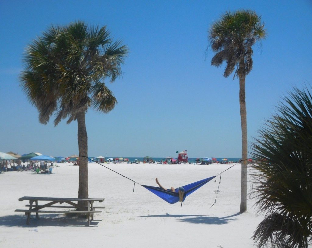 Plage de Siesta Beach sur l'île de Siesta Key à Sarasota / Floride
