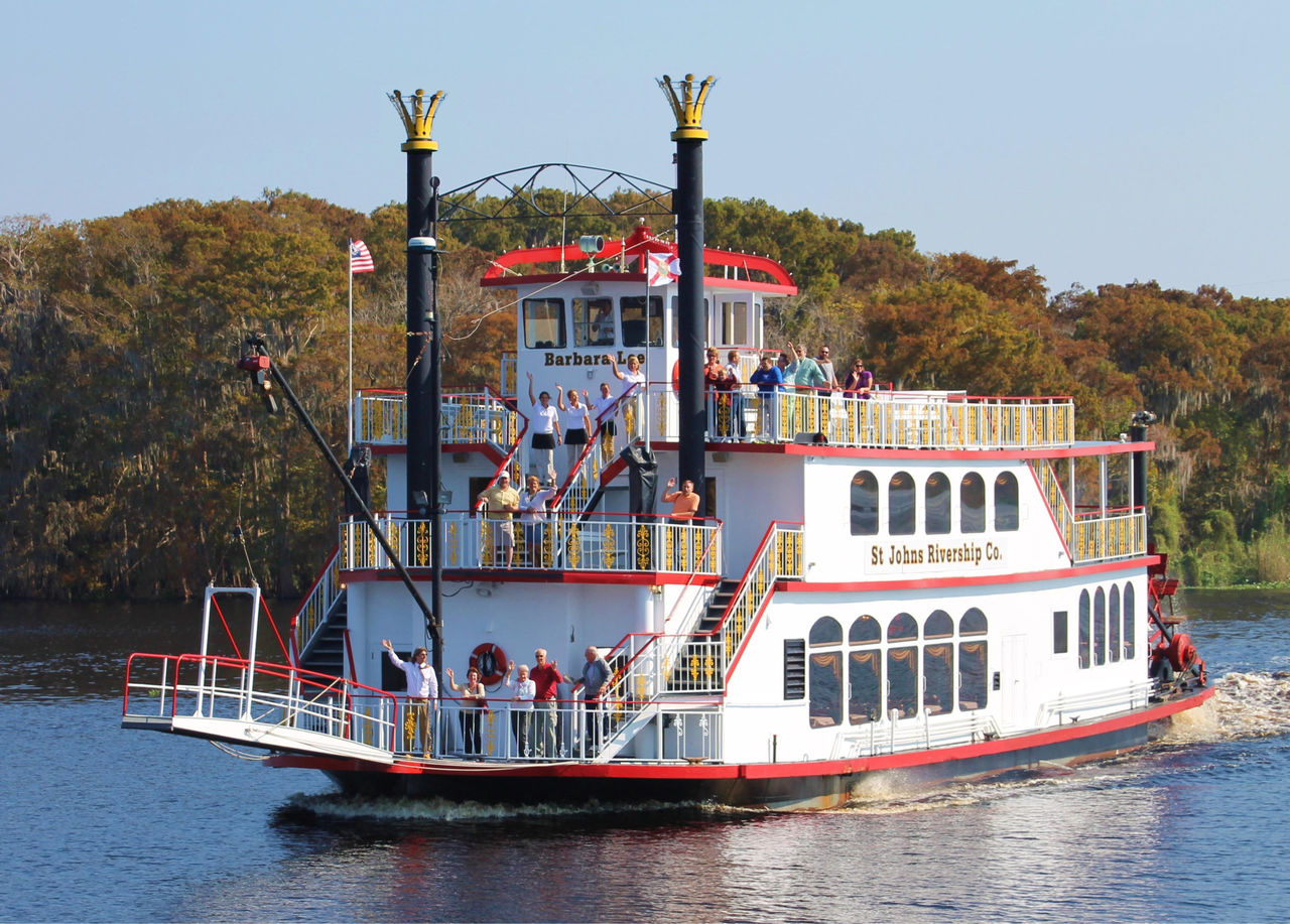En bateau à roues sur la majestueuse St Johns River, au nord d'Orlando en Floride
