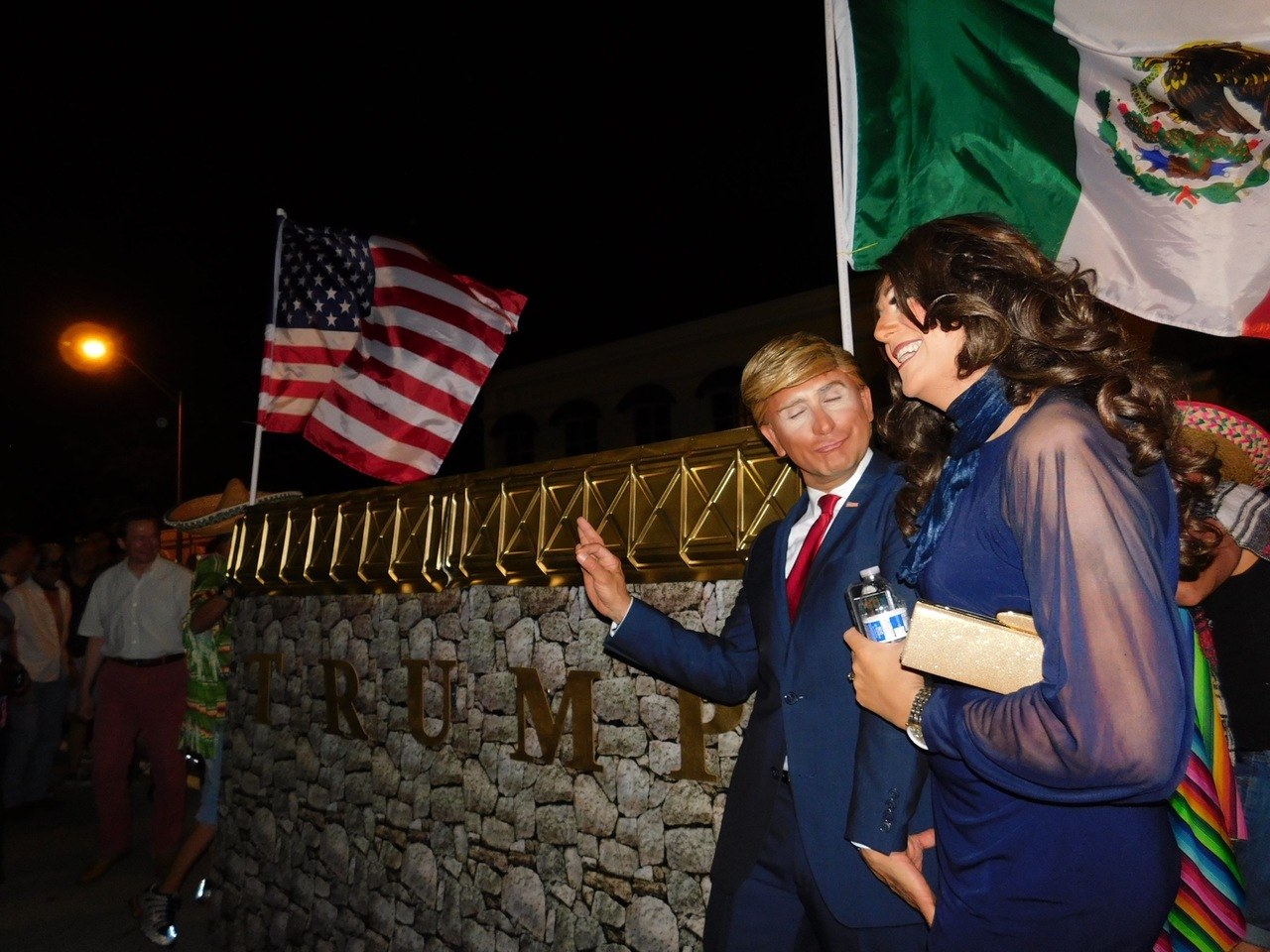 Manifestation contre Donald Trump (et son mur) lors du Halloween de la communauté gay à Fort Lauderdale (Floride) il y a 10 jours.