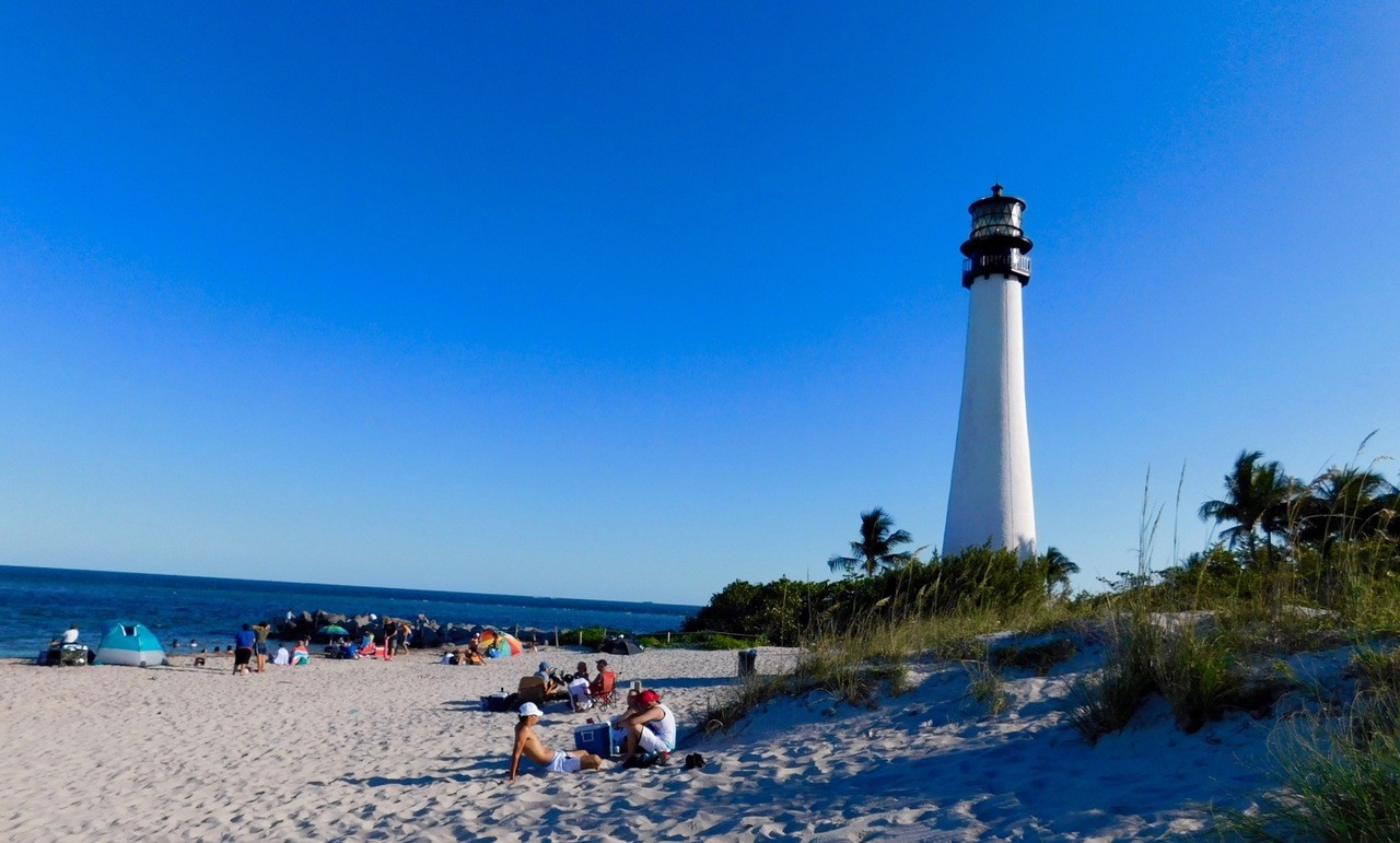 "El Farito" : le phare sur la plage de Cape Florida State Park, sur l'île de Key Biscayne (Miami en Floride)