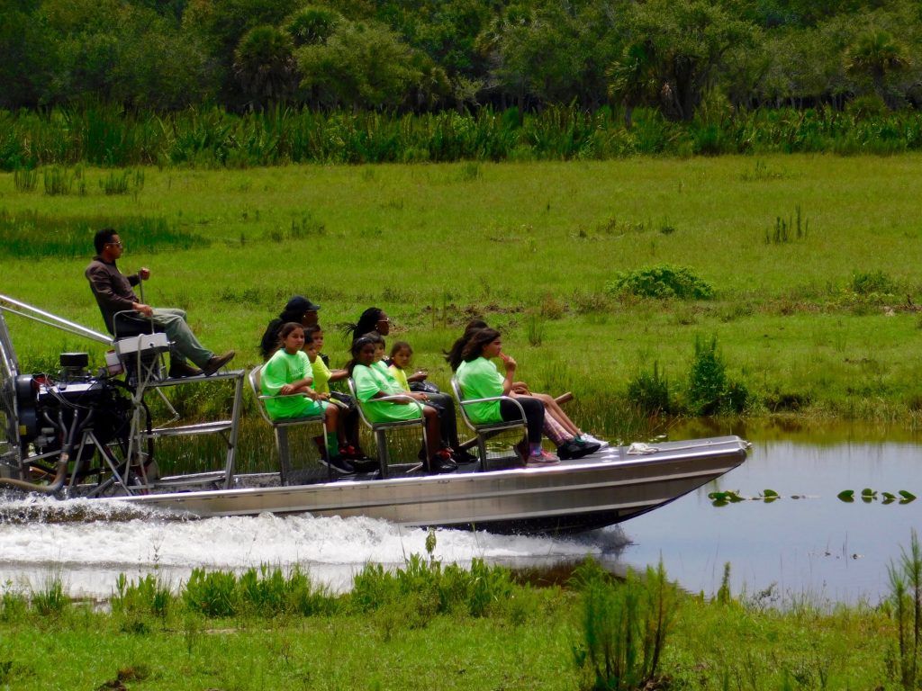 Airboat au Billie Swamp Safari, dans les Everglades de Floride (réserve Miccosukee de la forêt Big Cypress)