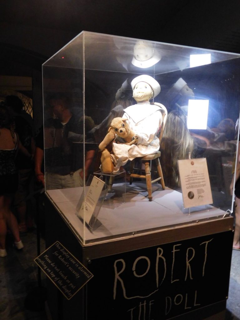 La poupée maléfique "Robert-the-Doll" à la East Martello Tower de Key West (fort datant de la guerre de sécession)