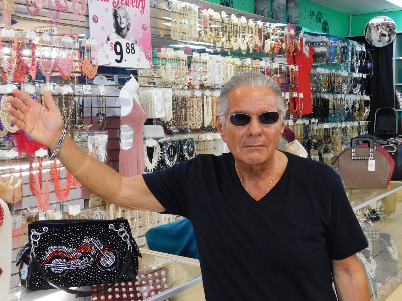 Chaussures, vêtements et accessoires à pas cher : le magasin de toutes les aubaines à Deerfield Beach !