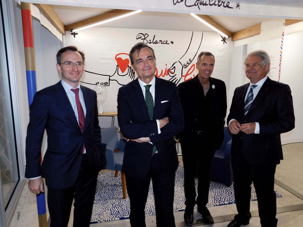Visiter de l'ambassadeur de France Gérard Araud, dans le Design District de Miami pour l'expositin sur le Design Français : "No Taste For Bad Taste"