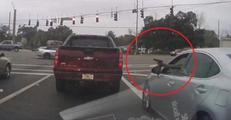Fusillade à Pensacola (faits-divers en Floride)
