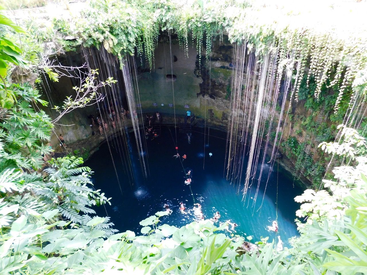 La cenote Ik Kil de Chichen Itza (au Mexique)