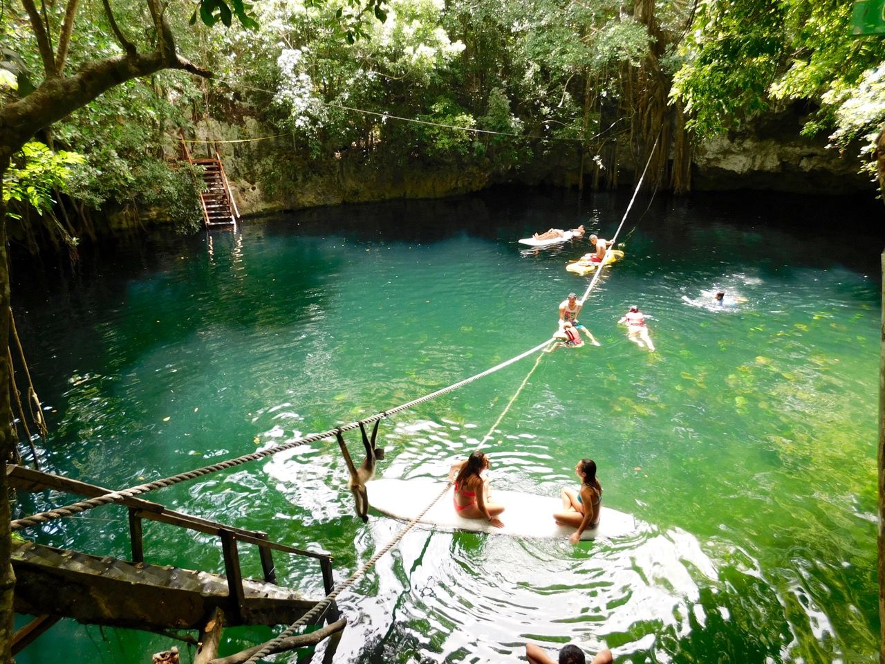 La Cenote Verde Lucero, à Puerto Morelos (près de Cancun au Mexique)