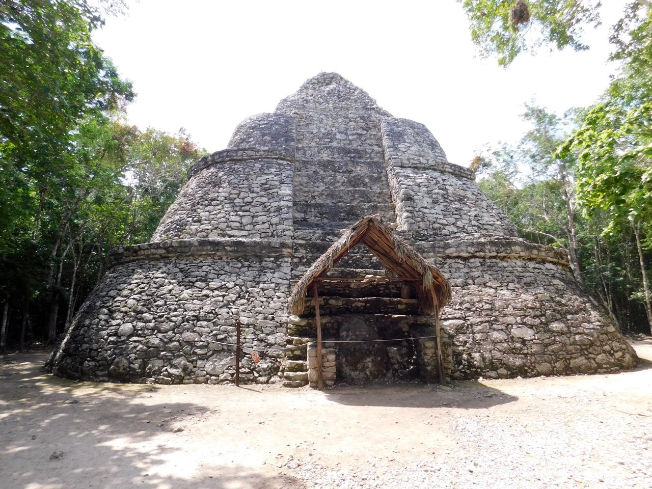 La Pyramide Xaibe, dans les ruines de la cité maya de Cobá au Mexique.