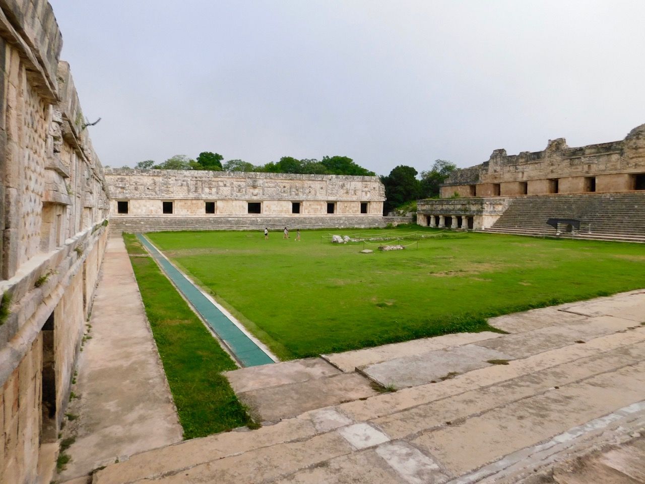 Le quadrilatère des Nonnes à Uxmal