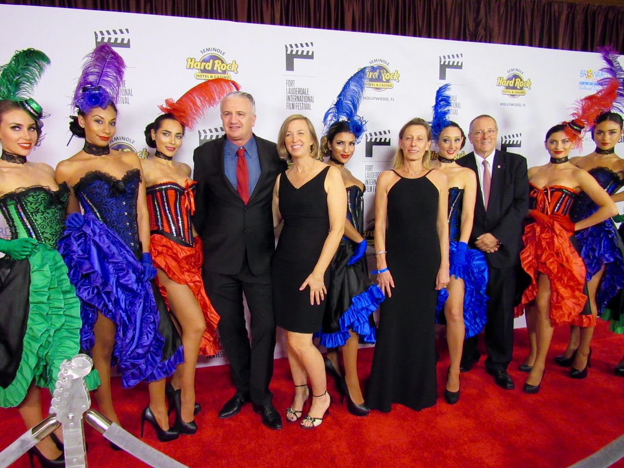 Le FLIFF, Festival du cinéma de Fort Lauderdale, avait mis beaucoup de cancans et de tour Eiffels pour sa soirée d'ouverture. Ici avec Gwendal et Helen Gauthier, Xavier Capdevielle et Bénédicte Blanc-Fontenille (UFE)
