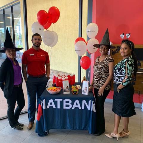 Natbank a dignement fêté Halloween dans toutes ses succursales, comme ici avec Christine, Bryan, Merlans et Marie-Juste.