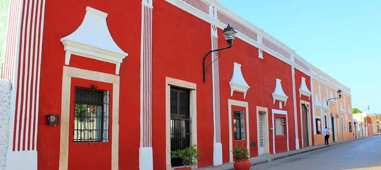 rue Calzada de los Frailes à Valladolid dans le Yucatan (Mexique)