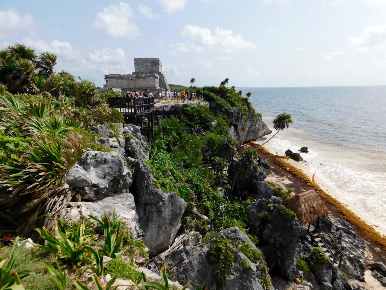 En juillet, la plage de la cité maya de Tulum était fermée au public. Les autres plages étaient nauséabondes.
