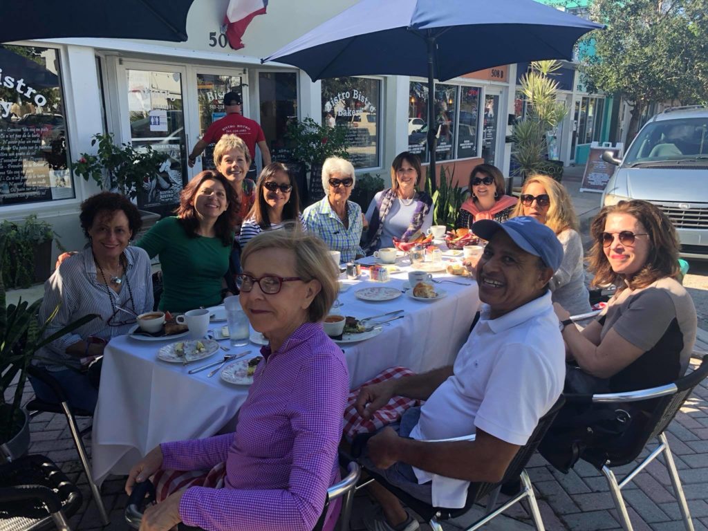 Chaque semaine la Multilingual Society de Palm Beach organise ses "Breakfasts in French"