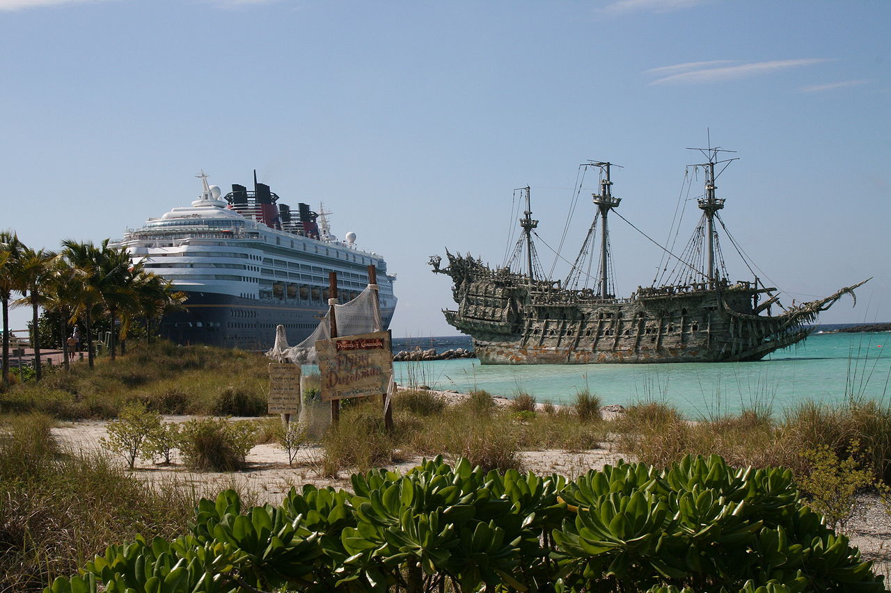 Photo : Le Hollandais Volant du film Pirate des Caraïbes ) Castaway Cay.