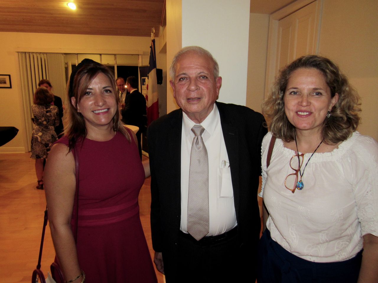 Leila Macor (AFP Miami) Tomas Regalado (ex star du journalisme et maire de Miami jusqu'à l'a passé), Nathalie-Cluzet-Bertot (attachée de presse au consulat de France à Miami).