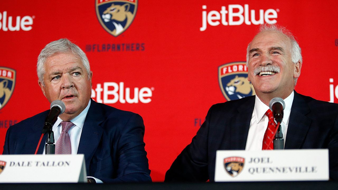 Dale Tallon et Joël Queneville durant la conférence de presse.