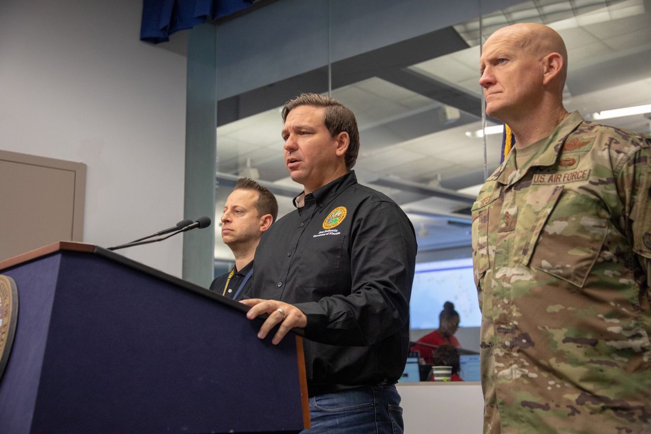 Le gouverneur Ron DeSantis en conférence de presse sur l'ouragan Dorian