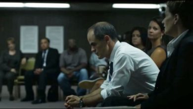 Doug Stamper à une réunion AA dans la série House of Cards