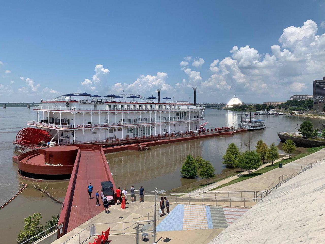 Croisière sur le Mississippi (ici l'American Duchess à quai à Memphis Tennessee)