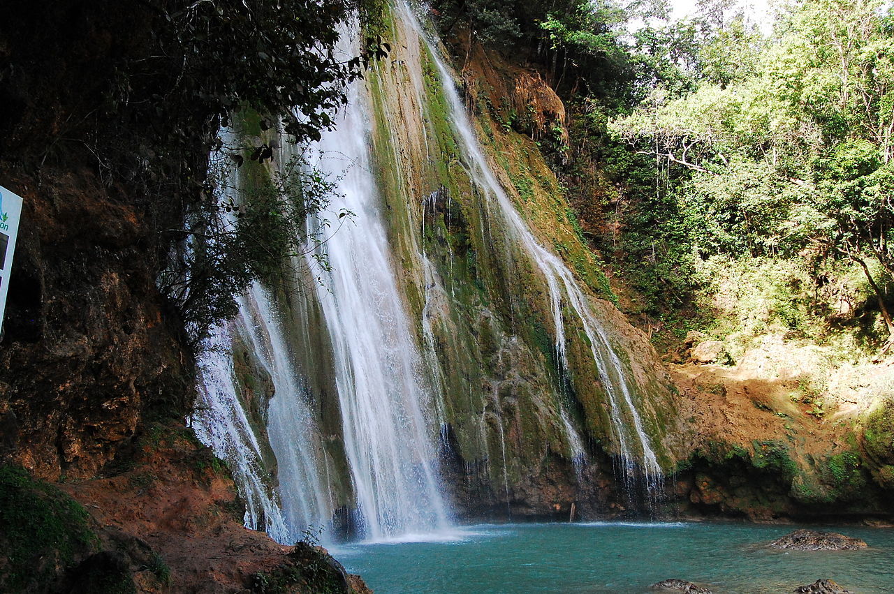 La cascade (Salto) El Limon sur la péninsule de Samaná en République Dominicaine.