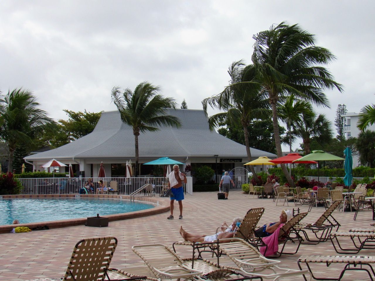 Piscine au Century Village de Deerfield Beach en Floride : une gated community 55+