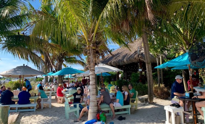 Photo d'archive : un bar à St Petersburg en Floride