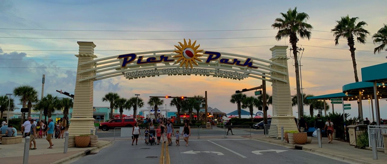 Le City Pier Park face à la plage de Panama City Beach