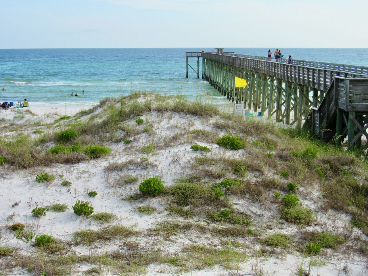 Plage près de la jetée au St Andres State Park de Panama City Beach