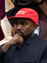 Kanye West avec une casquette "MAGA" (Make America Great Again").